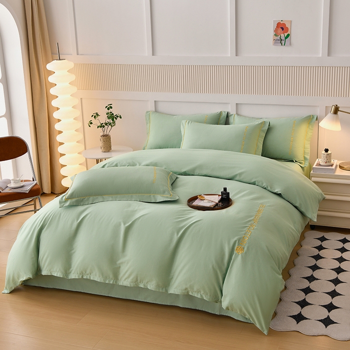 91家纺网 家纺一手货源 找家纺 宇彬家纺 2025直播热新款13374全棉母婴级压线纯色刺绣四件套全棉贡缎新疆长绒字母款轻奢 山茶-炫彩绿