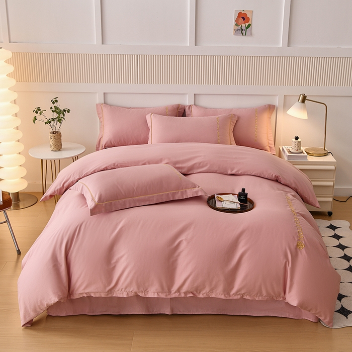 宇彬家纺 2025直播热新款13374全棉母婴级压线纯色刺绣四件套全棉贡缎新疆长绒字母款轻奢 山茶-紫豆沙