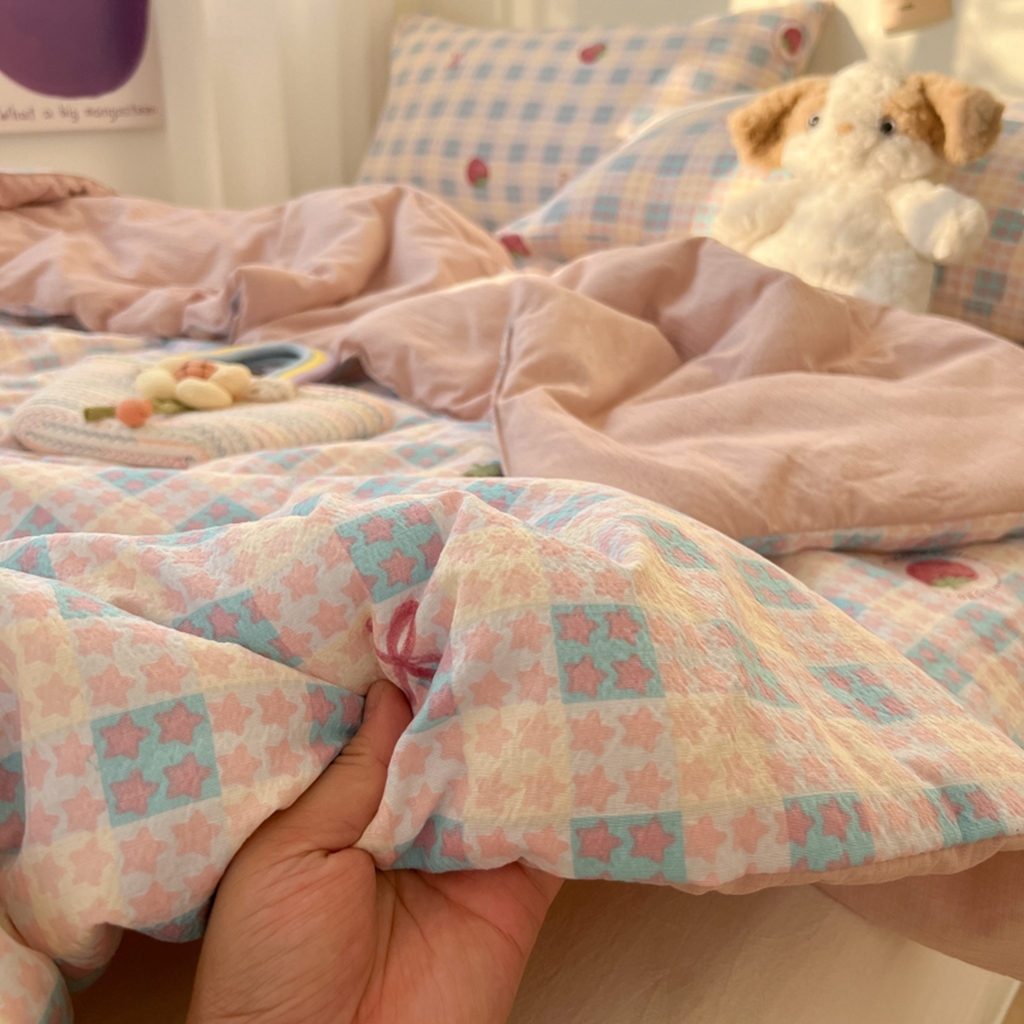 91家纺网 家纺一手货源 找家纺 韩巢家纺 2025新款A类云感双层纱夏被夏凉被空调被薄被子空调被 草莓格