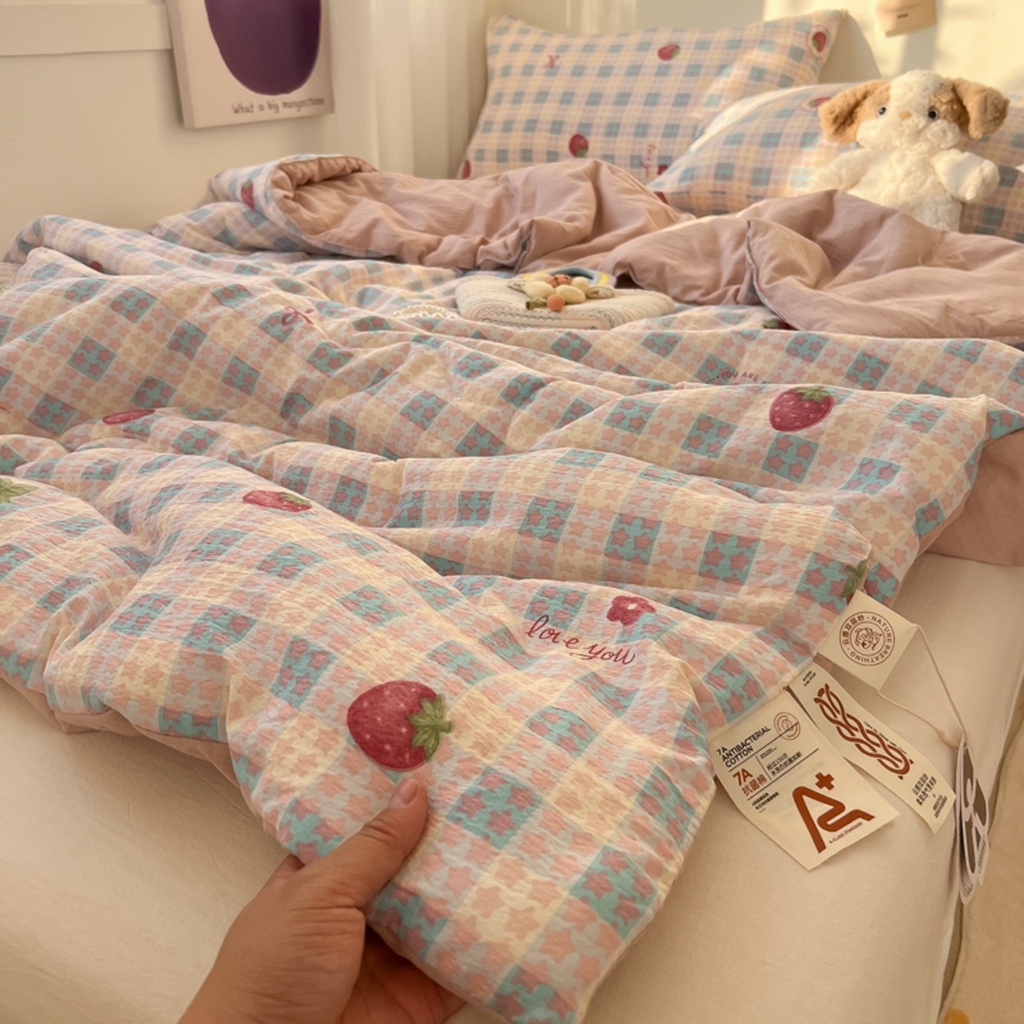 91家纺网 家纺一手货源 找家纺 韩巢家纺 2025新款A类云感双层纱夏被夏凉被空调被薄被子空调被 草莓格