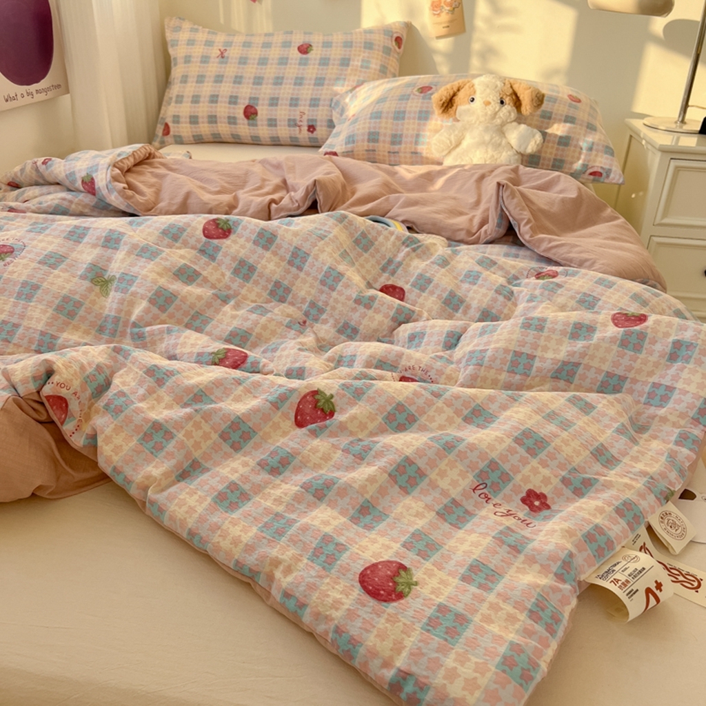 91家纺网 家纺一手货源 找家纺 韩巢家纺 2025新款A类云感双层纱夏被夏凉被空调被薄被子空调被 草莓格