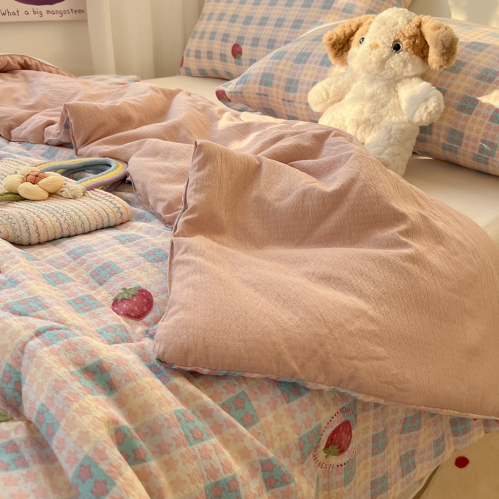 91家纺网 家纺一手货源 找家纺 韩巢家纺 2025新款A类云感双层纱夏被夏凉被空调被薄被子空调被 草莓格