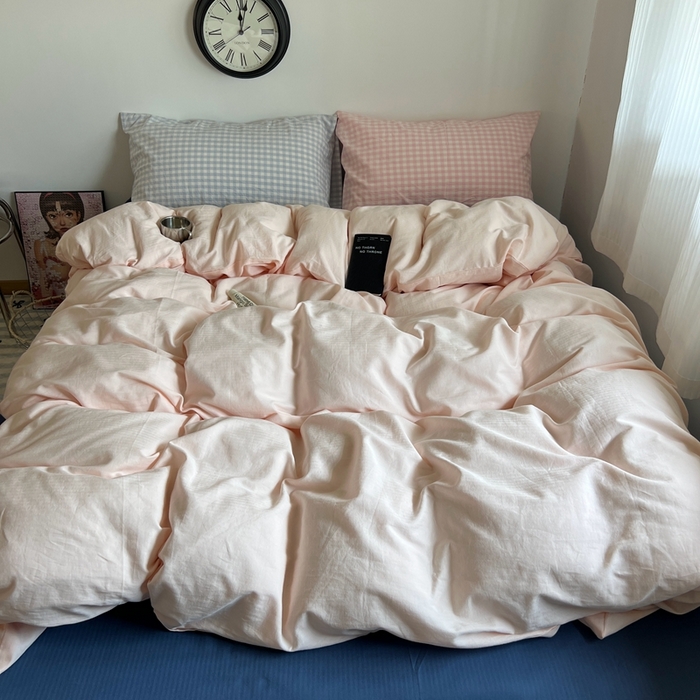 91家纺网 家纺一手货源 找家纺 蜜宿 2025新款全棉纯棉人字纹四件套-白桃卷卷 白桃卷卷（蓝小格混搭粉小格）