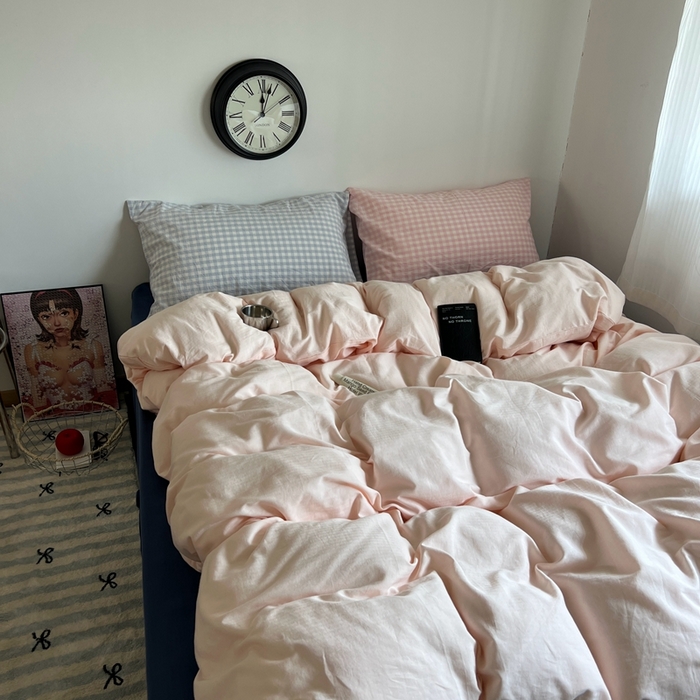 91家纺网 家纺一手货源 找家纺 蜜宿 2025新款全棉纯棉人字纹四件套-白桃卷卷 白桃卷卷（蓝小格混搭粉小格）