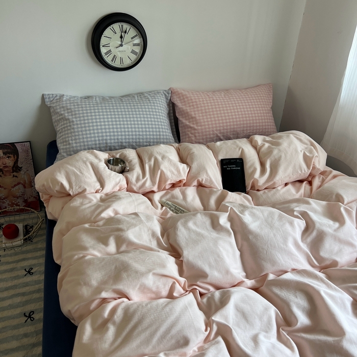 91家纺网 家纺一手货源 找家纺 蜜宿 2025新款全棉纯棉人字纹四件套-白桃卷卷 白桃卷卷（蓝小格混搭粉小格）