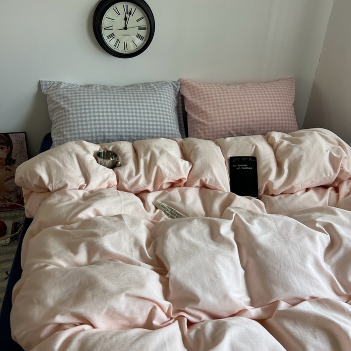 91家纺网 家纺一手货源 找家纺 蜜宿 2025新款全棉纯棉人字纹四件套-白桃卷卷 白桃卷卷（蓝小格混搭粉小格）