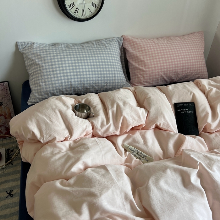 91家纺网 家纺一手货源 找家纺 蜜宿 2025新款全棉纯棉人字纹四件套-白桃卷卷 白桃卷卷（蓝小格混搭粉小格）