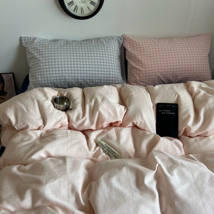 91家纺网 家纺一手货源 找家纺 蜜宿 2025新款全棉纯棉人字纹四件套-白桃卷卷 白桃卷卷（蓝小格混搭粉小格）