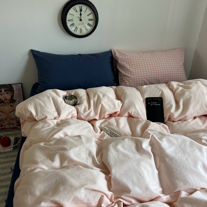 91家纺网 家纺一手货源 找家纺 蜜宿 2025新款全棉纯棉人字纹四件套-白桃卷卷 白桃卷卷（深蓝混搭粉小格）