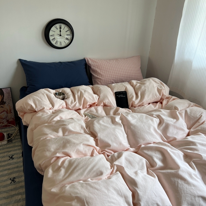 91家纺网 家纺一手货源 找家纺 蜜宿 2025新款全棉纯棉人字纹四件套-白桃卷卷 白桃卷卷（深蓝混搭粉小格）