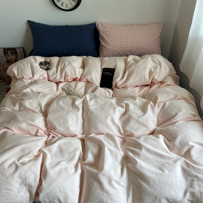 91家纺网 家纺一手货源 找家纺 蜜宿 2025新款全棉纯棉人字纹四件套-白桃卷卷 白桃卷卷（深蓝混搭粉小格）