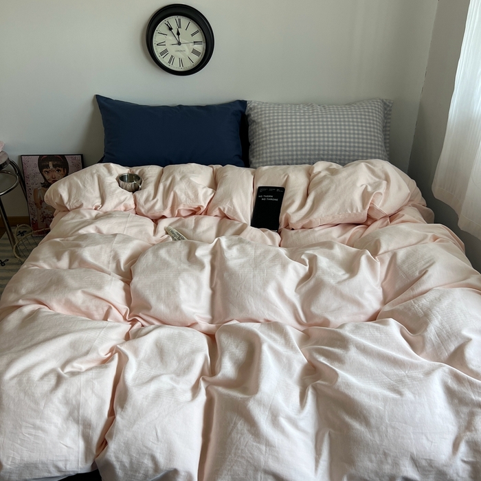 91家纺网 家纺一手货源 找家纺 蜜宿 2025新款全棉纯棉人字纹四件套-白桃卷卷 白桃卷卷（深蓝混搭蓝小格）