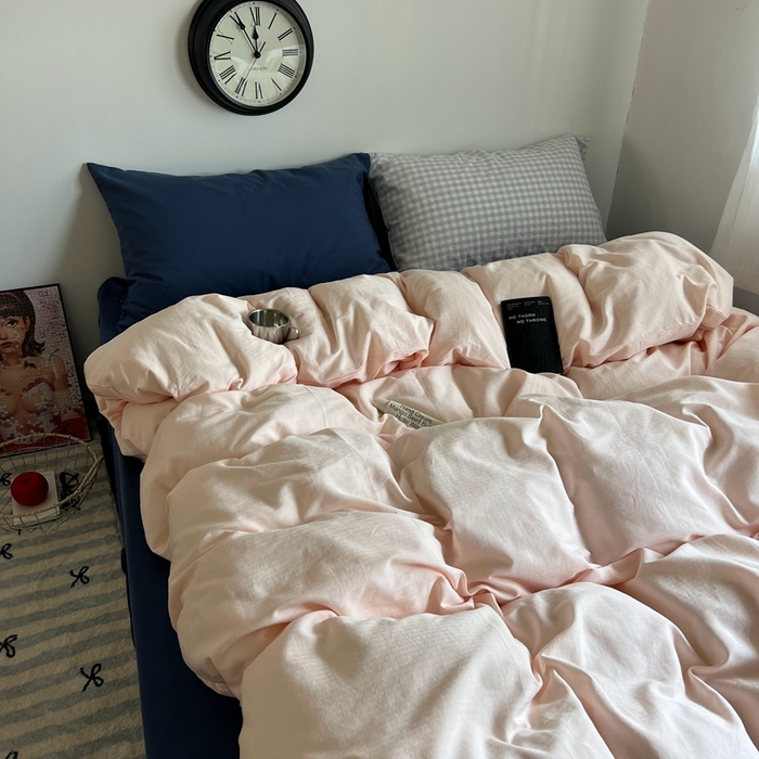 91家纺网 家纺一手货源 找家纺 蜜宿 2025新款全棉纯棉人字纹四件套-白桃卷卷 白桃卷卷（深蓝混搭蓝小格）