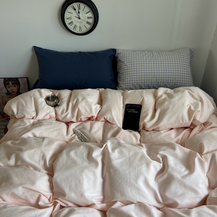 91家纺网 家纺一手货源 找家纺 蜜宿 2025新款全棉纯棉人字纹四件套-白桃卷卷 白桃卷卷（深蓝混搭蓝小格）