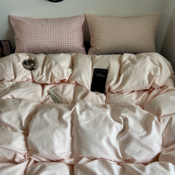 91家纺网 家纺一手货源 找家纺 蜜宿 2025新款全棉纯棉人字纹四件套-白桃卷卷 白桃卷卷（桃粉混搭粉小格）