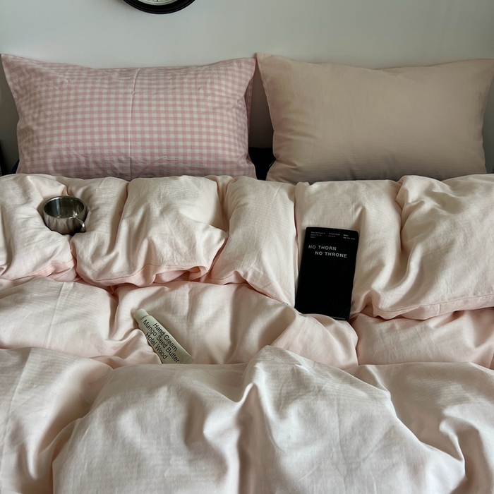 91家纺网 家纺一手货源 找家纺 蜜宿 2025新款全棉纯棉人字纹四件套-白桃卷卷 白桃卷卷（桃粉混搭粉小格）