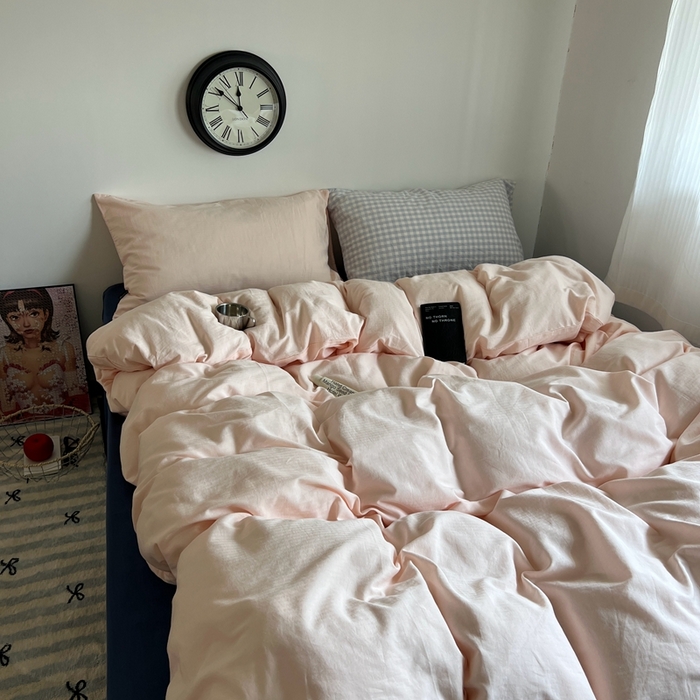 91家纺网 家纺一手货源 找家纺 蜜宿 2025新款全棉纯棉人字纹四件套-白桃卷卷 白桃卷卷（桃粉混搭蓝小格）