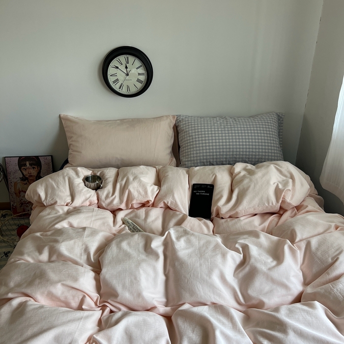 91家纺网 家纺一手货源 找家纺 蜜宿 2025新款全棉纯棉人字纹四件套-白桃卷卷 白桃卷卷（桃粉混搭蓝小格）