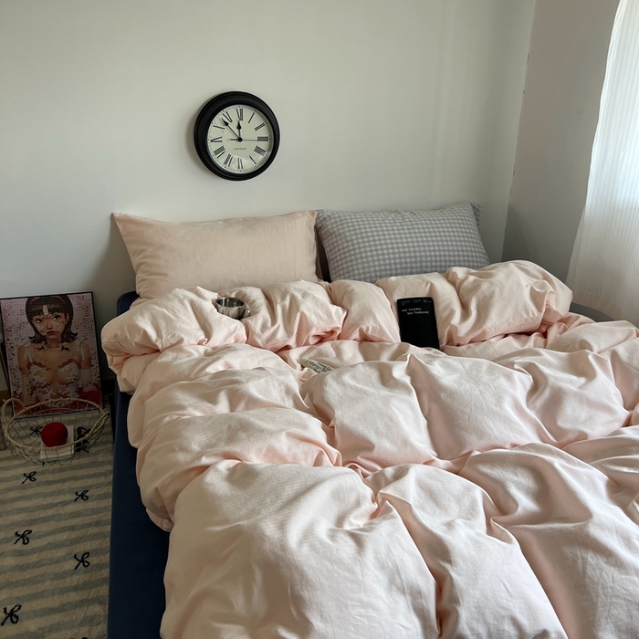 91家纺网 家纺一手货源 找家纺 蜜宿 2025新款全棉纯棉人字纹四件套-白桃卷卷 白桃卷卷（桃粉混搭蓝小格）