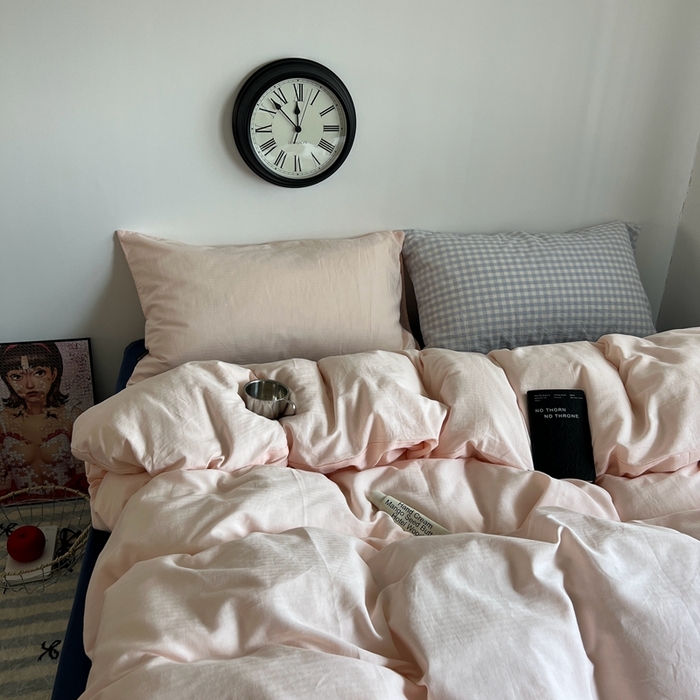 91家纺网 家纺一手货源 找家纺 蜜宿 2025新款全棉纯棉人字纹四件套-白桃卷卷 白桃卷卷（桃粉混搭蓝小格）