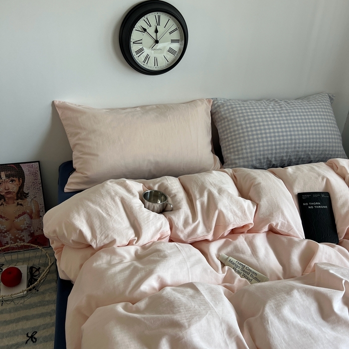 91家纺网 家纺一手货源 找家纺 蜜宿 2025新款全棉纯棉人字纹四件套-白桃卷卷 白桃卷卷（桃粉混搭蓝小格）