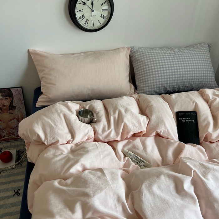 91家纺网 家纺一手货源 找家纺 蜜宿 2025新款全棉纯棉人字纹四件套-白桃卷卷 白桃卷卷（桃粉混搭蓝小格）