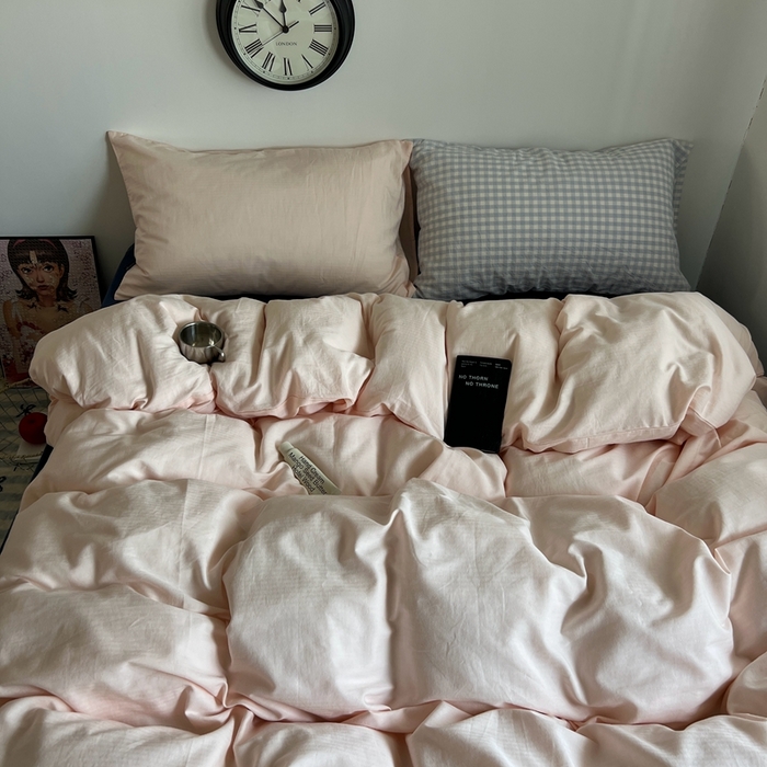 91家纺网 家纺一手货源 找家纺 蜜宿 2025新款全棉纯棉人字纹四件套-白桃卷卷 白桃卷卷（桃粉混搭蓝小格）