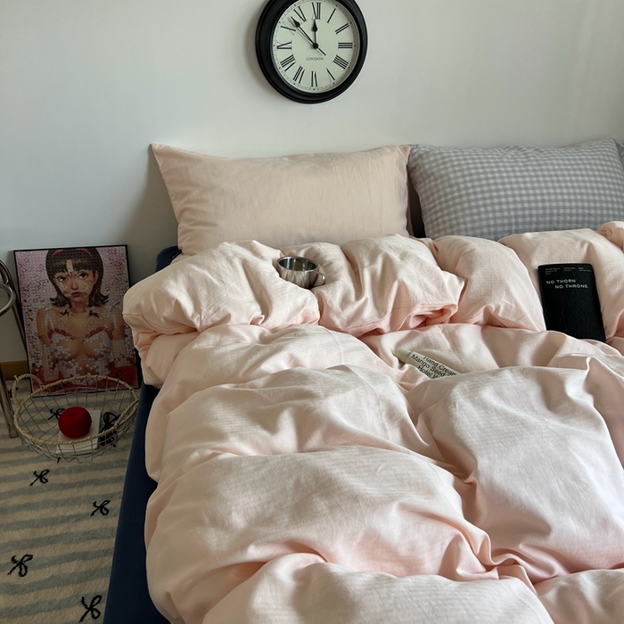 91家纺网 家纺一手货源 找家纺 蜜宿 2025新款全棉纯棉人字纹四件套-白桃卷卷 白桃卷卷（桃粉混搭蓝小格）