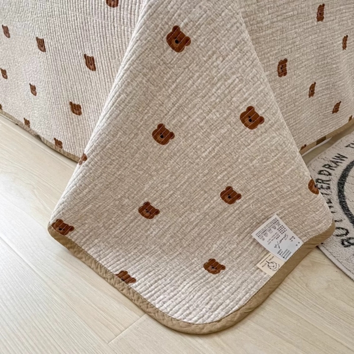 91家纺网 家纺一手货源 找家纺 慕晨 2025新款酵素砂洗双面全棉纯棉棉花单床盖 床盖单件-场景一 美拉德小熊