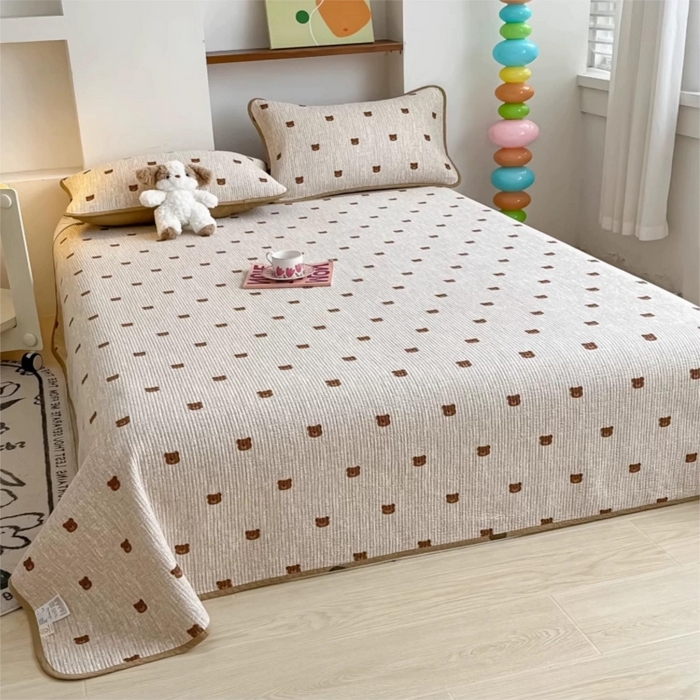 91家纺网 家纺一手货源 找家纺 慕晨 2025新款酵素砂洗双面全棉纯棉棉花单床盖 床盖单件-场景一 美拉德小熊