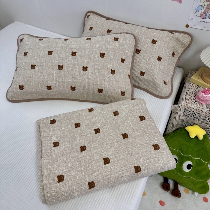 91家纺网 家纺一手货源 找家纺 慕晨 2025新款酵素砂洗双面全棉纯棉棉花单床盖 床盖单件-场景二 美拉德小熊