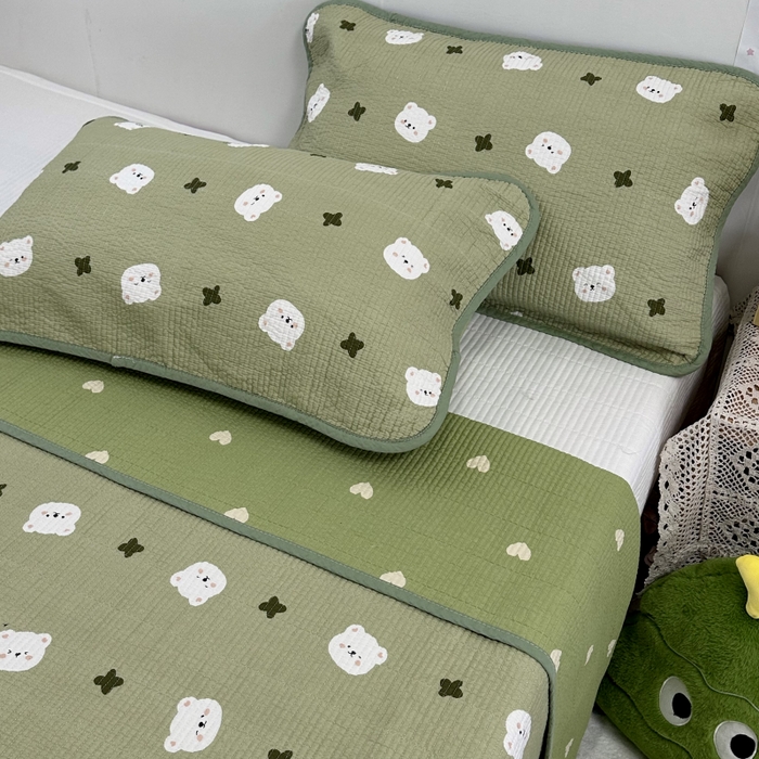 91家纺网 家纺一手货源 找家纺 慕晨 2025新款酵素砂洗双面全棉纯棉棉花单床盖 床盖单件-场景二 抹茶熊