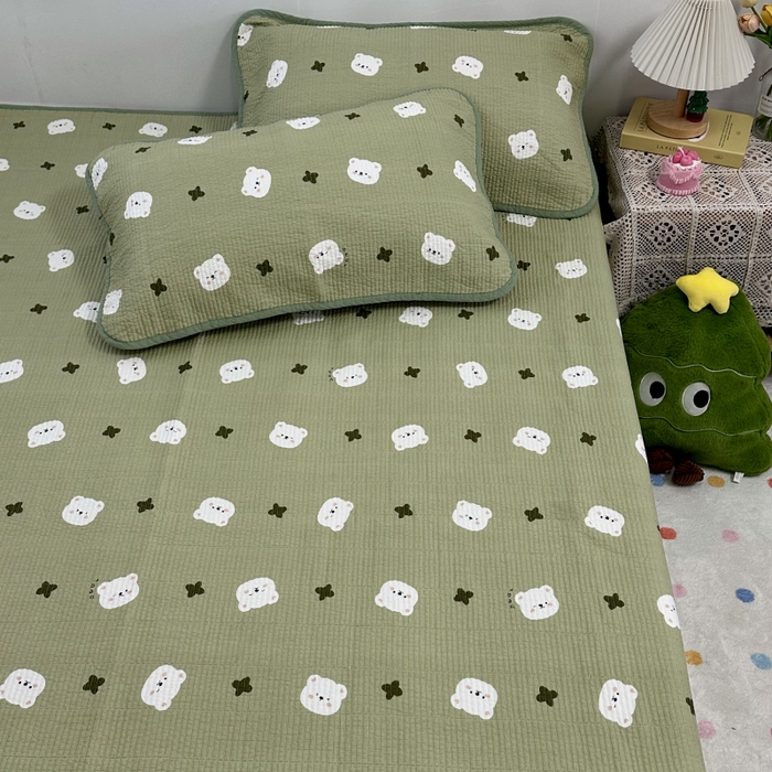 91家纺网 家纺一手货源 找家纺 慕晨 2025新款酵素砂洗双面全棉纯棉棉花单床盖 床盖单件-场景二 抹茶熊