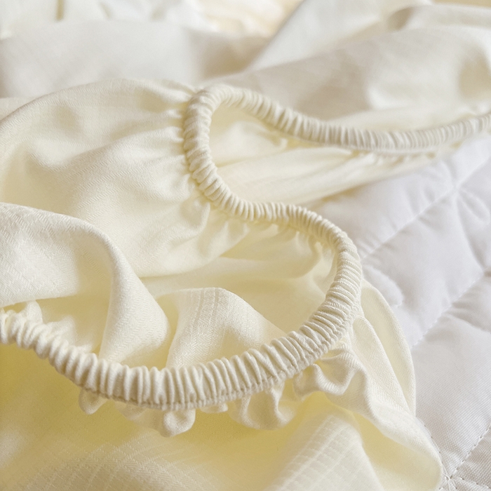 91家纺网 家纺一手货源 找家纺 麒豆豆 2025新款喜芙棉蕾丝夹棉蜜芙蕾床笠 奶油白