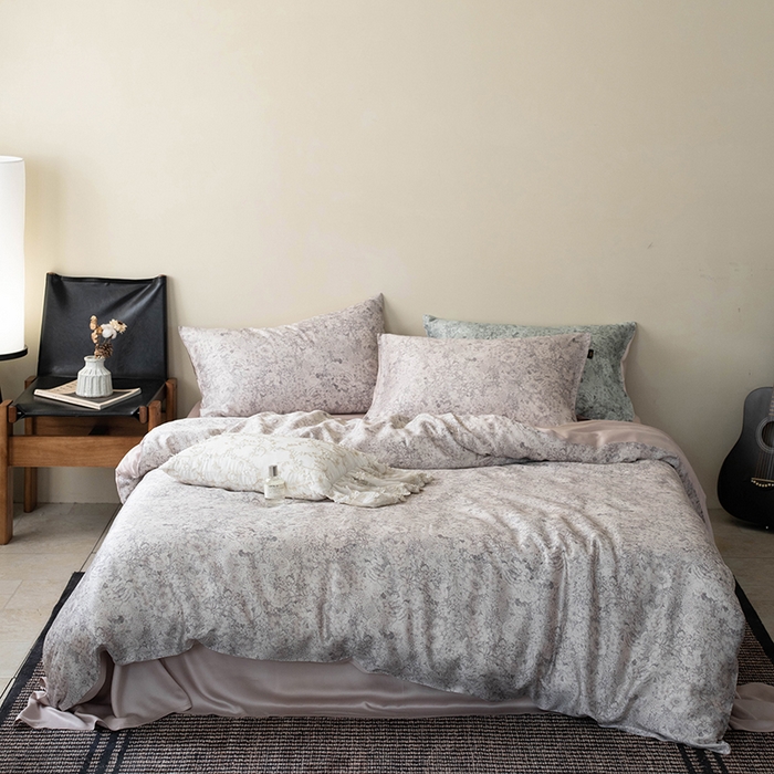 91家纺网 家纺一手货源 找家纺 禾时 2025新款60S兰精天丝数码印花四件套进口莱赛尔床品套件 安夏-灰