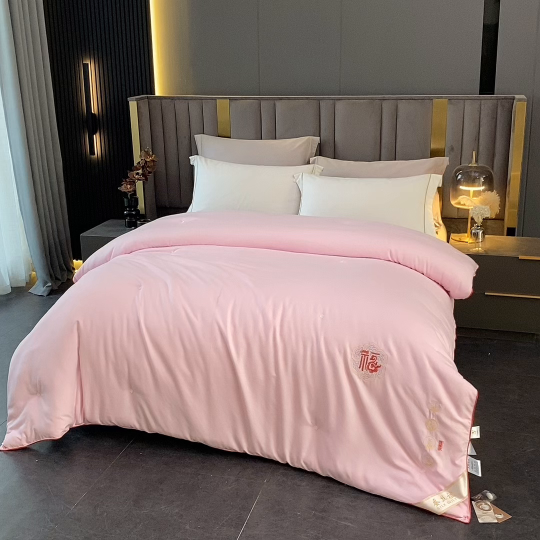 91家纺网 家纺一手货源 找家纺 芭芭棉家纺 2025春夏新款全棉纯棉百福被被子被芯 百福刺绣-粉