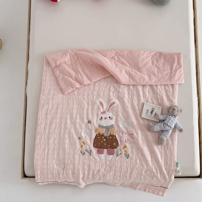 91家纺网 家纺一手货源 找家纺 （总）喜多兔儿童家纺 2025新款萌宝系列40S纯棉夏季睡袋防踢被