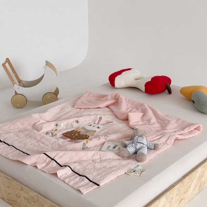 91家纺网 家纺一手货源 找家纺 （总）喜多兔儿童家纺 2025春夏新款小软萌贴布绣纱布被