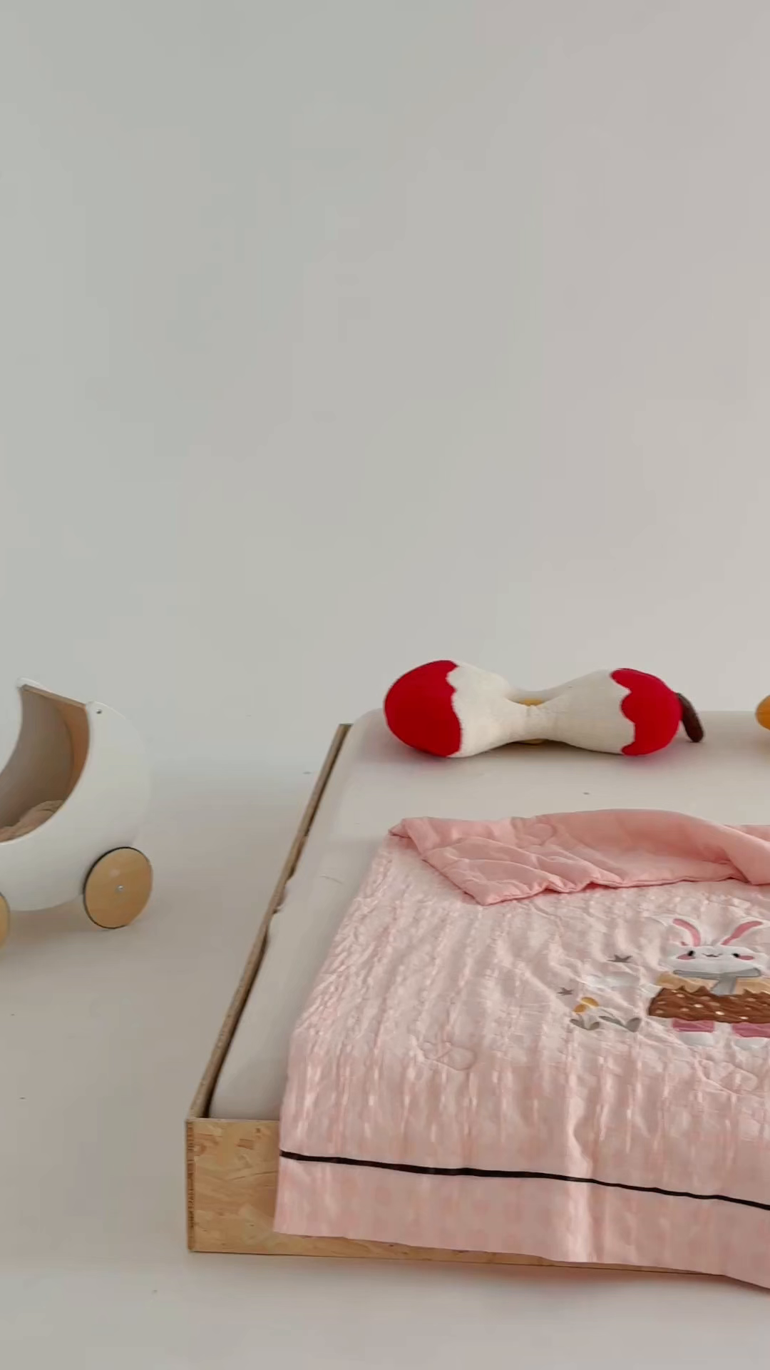 91家纺网 家纺一手货源 找家纺 喜多兔儿童家纺 2025春夏新款小软萌贴布绣纱布被 粉色软萌小兔