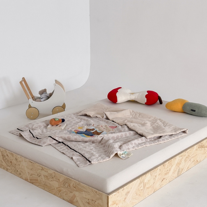 91家纺网 家纺一手货源 找家纺 喜多兔儿童家纺 2025春夏新款小软萌贴布绣纱布被 卡其色软萌小熊