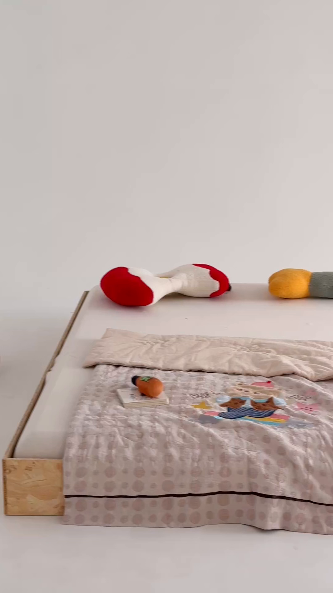 91家纺网 家纺一手货源 找家纺 喜多兔儿童家纺 2025春夏新款小软萌贴布绣纱布被 卡其色软萌小熊