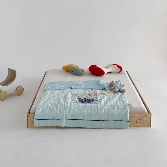 91家纺网 家纺一手货源 找家纺 喜多兔儿童家纺 2025春夏新款小软萌贴布绣纱布被 蓝色软萌小象