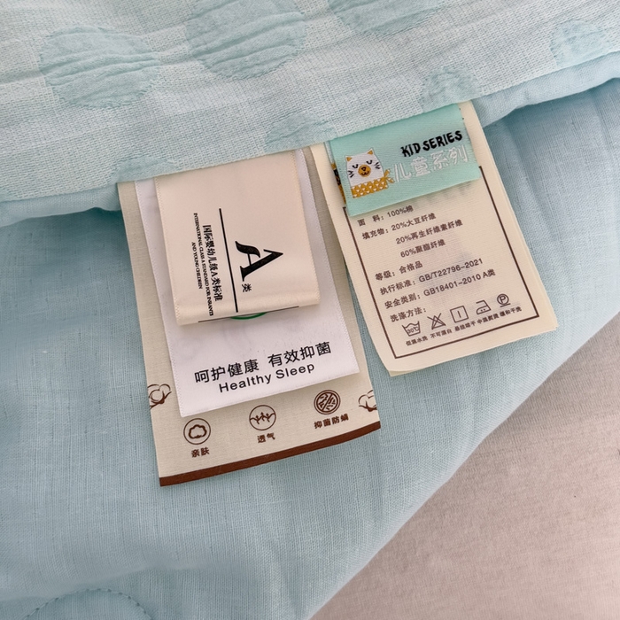 91家纺网 家纺一手货源 找家纺 喜多兔儿童家纺 2025春夏新款小软萌贴布绣纱布被 蓝色软萌小象