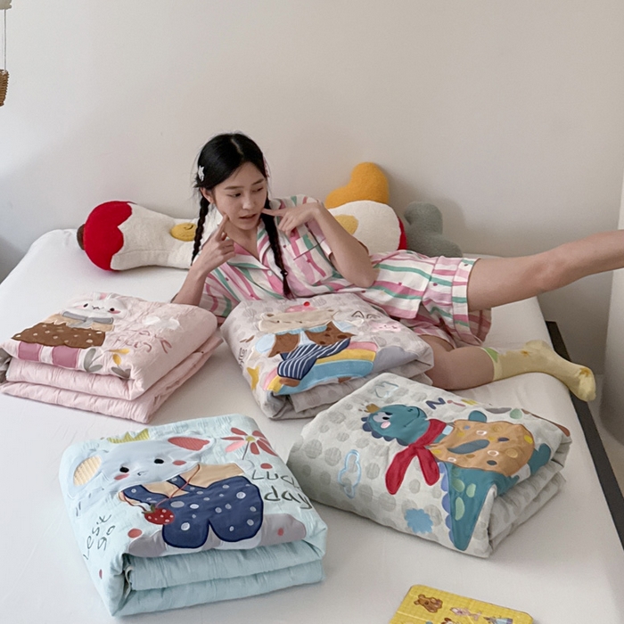 91家纺网 家纺一手货源 找家纺 喜多兔儿童家纺 2025春夏新款小软萌贴布绣纱布被 组合图仅供展示