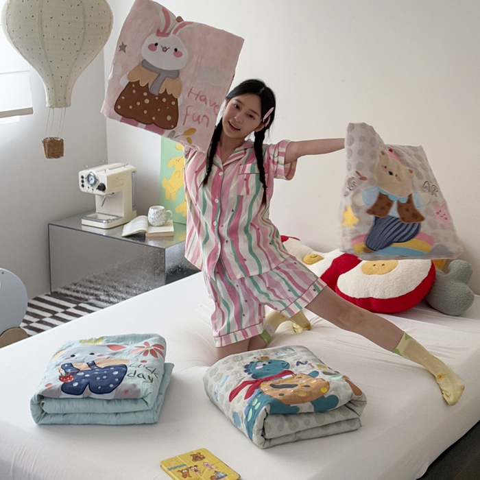 91家纺网 家纺一手货源 找家纺 喜多兔儿童家纺 2025春夏新款小软萌贴布绣纱布被 组合图仅供展示
