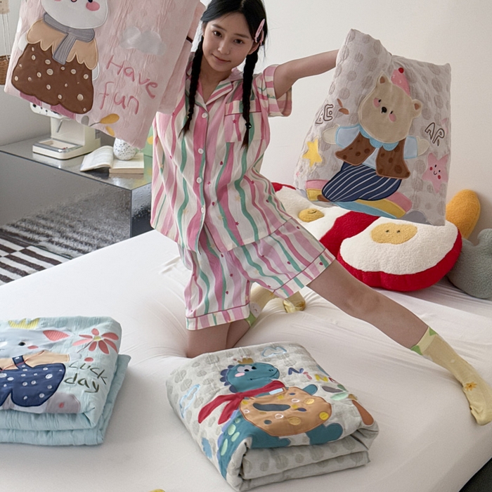 91家纺网 家纺一手货源 找家纺 喜多兔儿童家纺 2025春夏新款小软萌贴布绣纱布被 组合图仅供展示