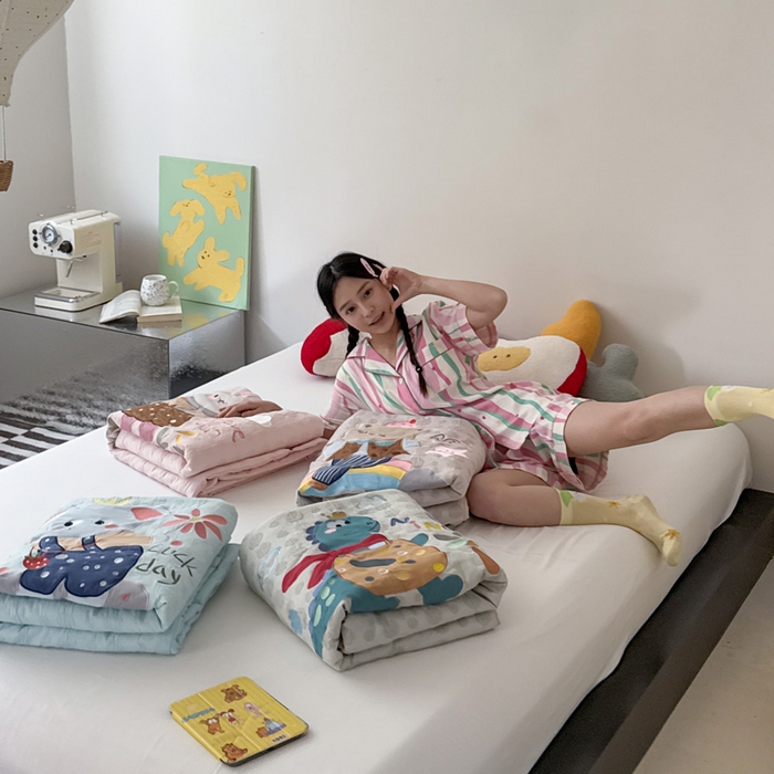 91家纺网 家纺一手货源 找家纺 喜多兔儿童家纺 2025春夏新款小软萌贴布绣纱布被 组合图仅供展示