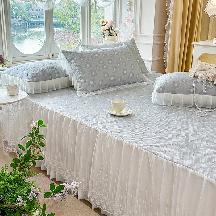 91家纺网 家纺一手货源 找家纺 芷卧 2025新款凉豆豆PE凉感刺绣双层花边床裙款冰豆豆凉席三件套（提供买家秀） 初夏-暮色灰