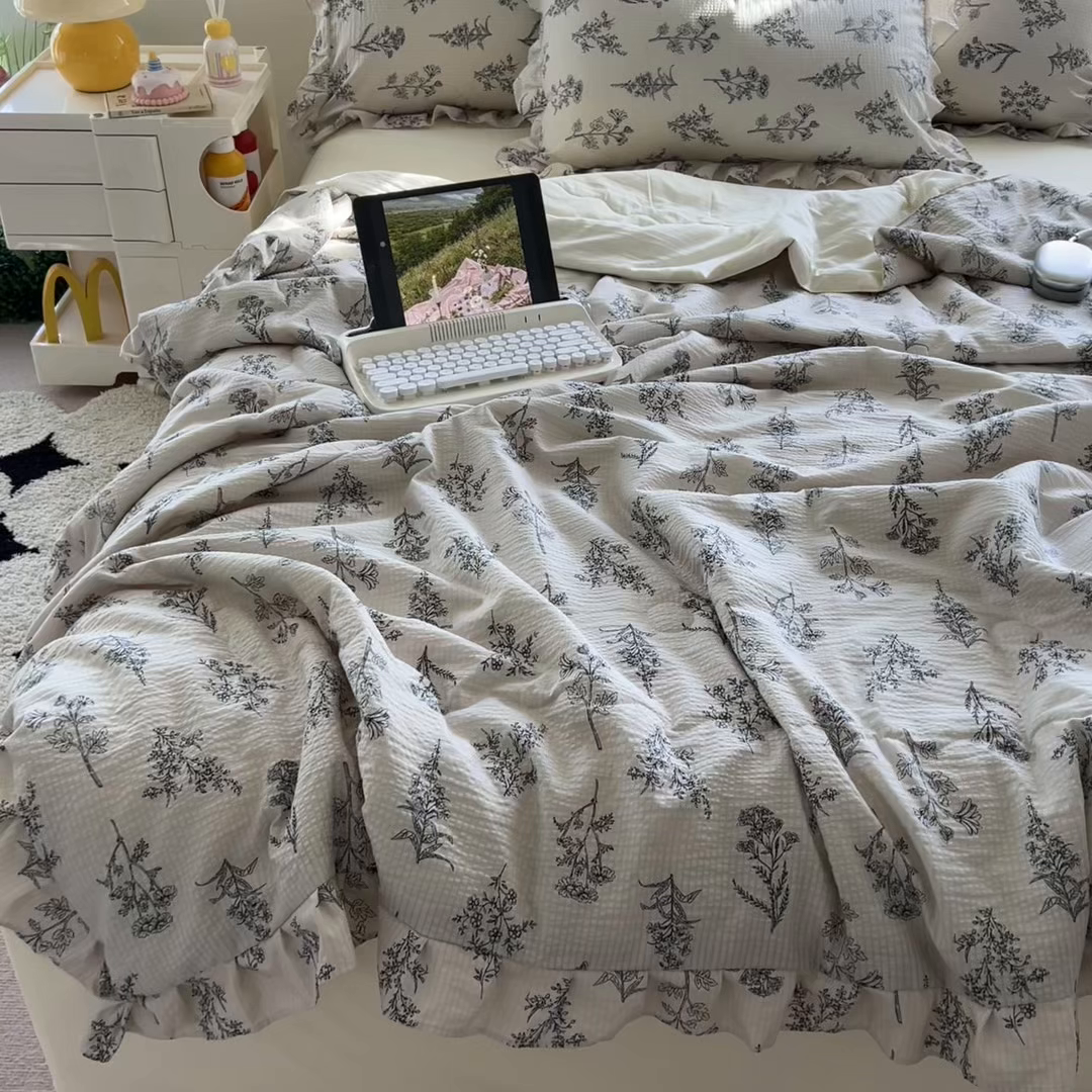 91家纺网 家纺一手货源 找家纺 希丞家居 2025新款小清新泡泡水洗棉夏被夏凉被空调被四件套 夏被-夏槿