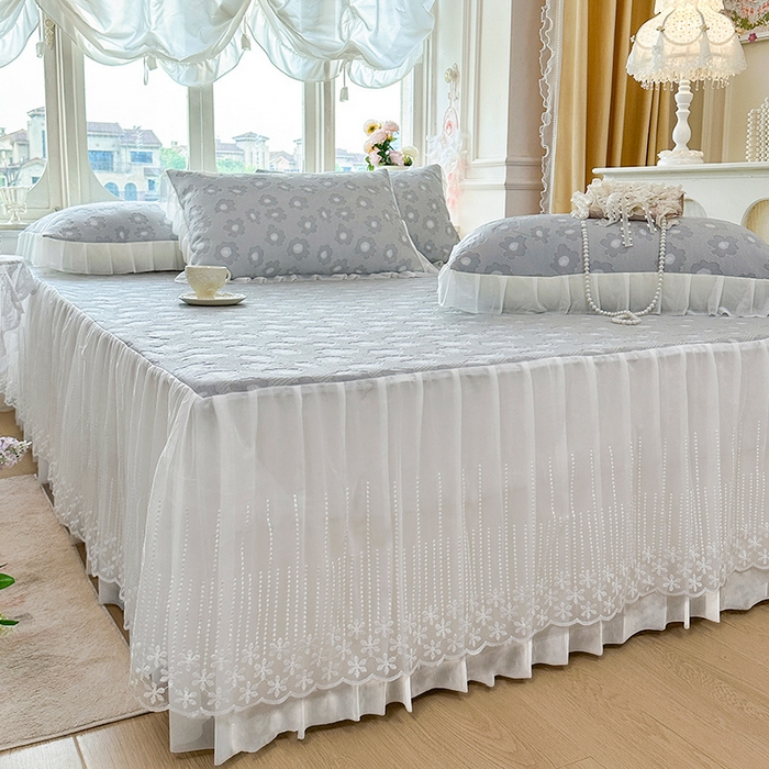 91家纺网 家纺一手货源 找家纺 芷卧 2025新款凉豆豆PE凉感刺绣双层花边床裙款冰豆豆凉席三件套（提供买家秀） 初夏-暮色灰